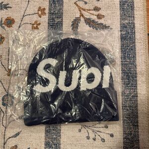 Supreme navy and White Logo Beanie